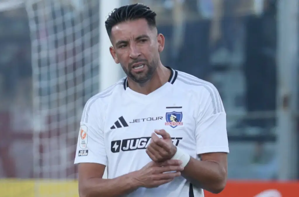 Mauricio Isla volvería a las canchas frente a Atlético Bucaramanga.