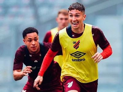 Sonríe el canterano de Colo-Colo: El factor que podría cambiar el presente de Luciano Arriagada en Athletico Paranaense