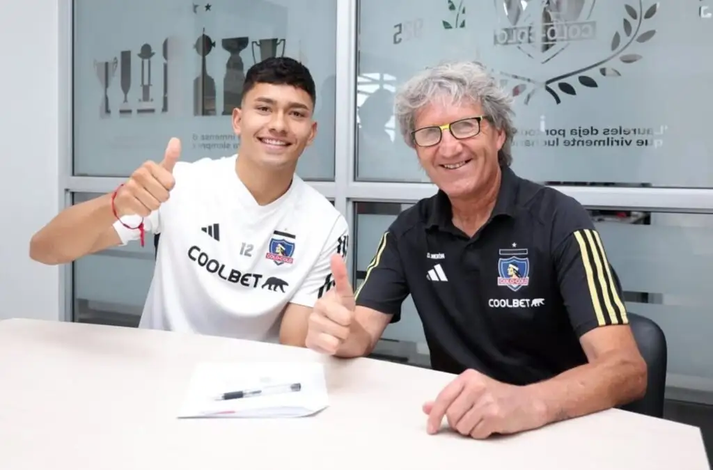 Eduardo Villanueva extendió su contrato hasta finales del 2027 con Colo-Colo.