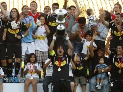 Vuelve a la acción: Tricampeón con Colo-Colo fue presentado en el nuevo cuerpo técnico de Boca Juniors