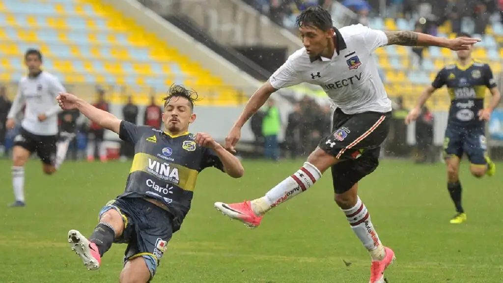 Christofer Gonzales, ex Colo-Colo, fue citado a la Selección Peruana.