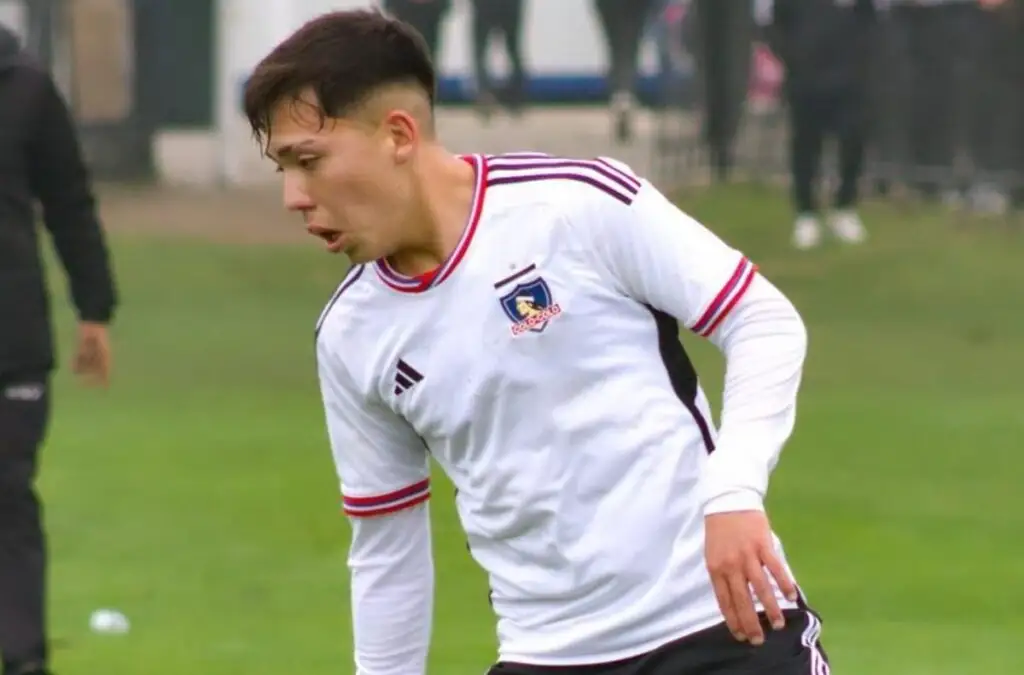 Leandro Hernández se quedará en Colo-Colo para pelear un puesto de titular.