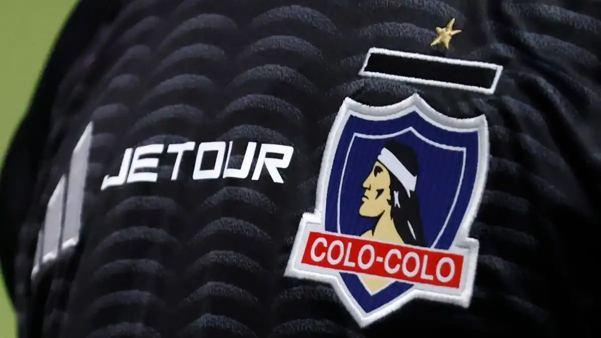 Camiseta alternativa Colo-Colo 2025.