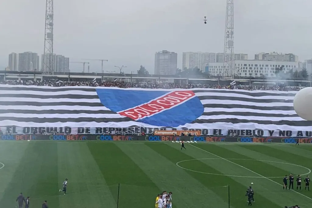 Recibimiento de los hinchas de Colo-Colo al plantel de honor del Cacique.