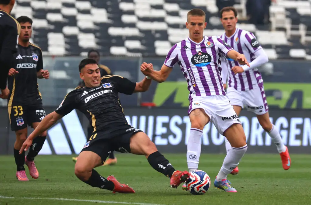 Nicolás Suárez fue una de las figuras de Colo-Colo vs Real Valladolid.