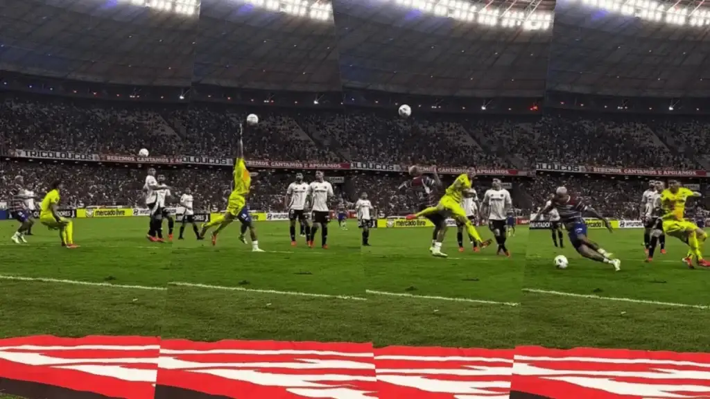 Brayan Cortés tuvo un grosero error en el tercer gol anotado or Fortaleza frente a Colo-Colo.