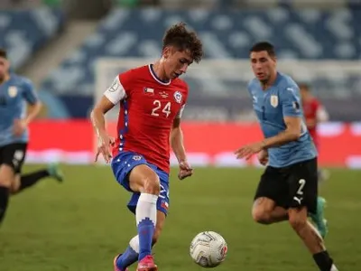 Luis Mena llenó de elogios a Luciano Arriagada por su debut con La Roja