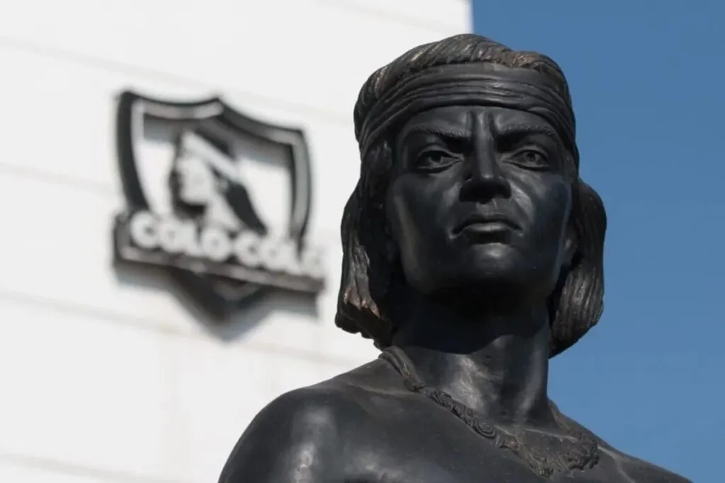 Estatua de un Indio Estadio Monumental