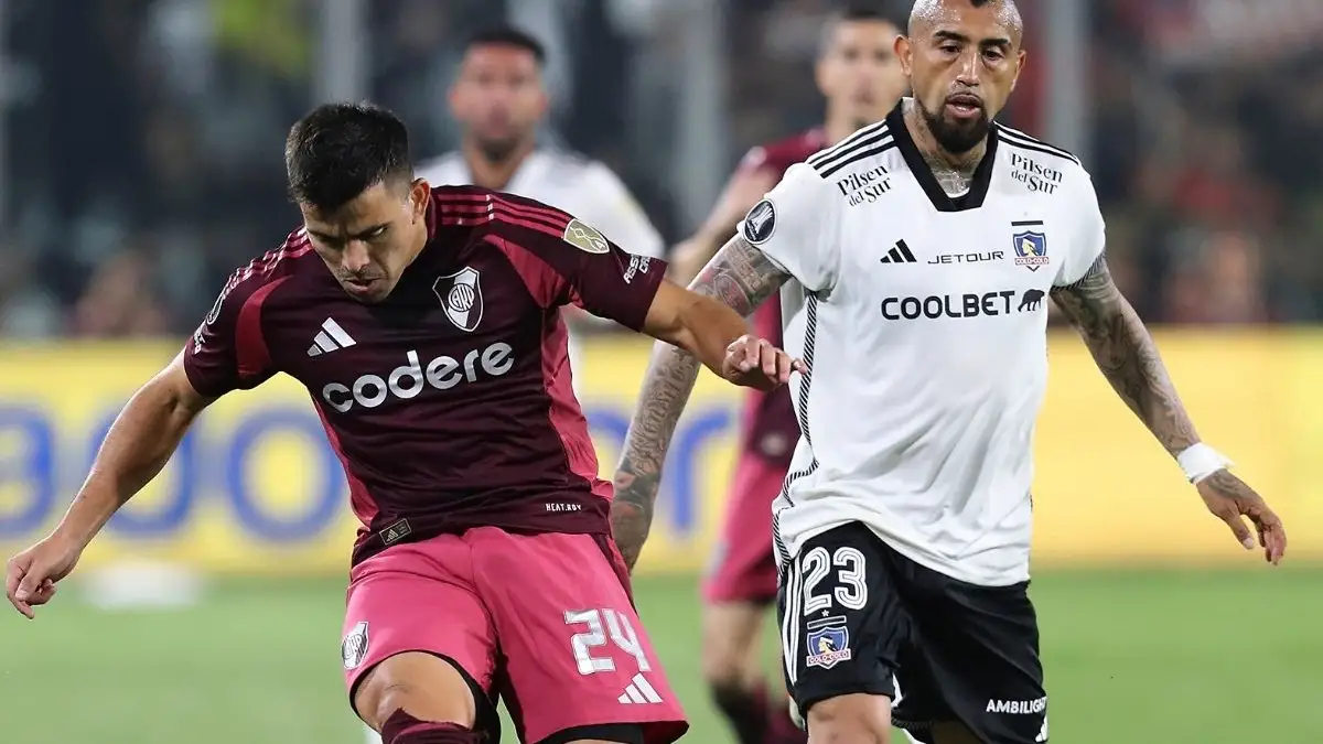 colo-Colo ensayó una formación con tres centrales para enfrentar a River Plate.