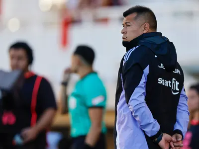 Jorge Almirón aborda la posibilidad de renunciar tras bochornosa eliminación de Colo-Colo de Copa Chile