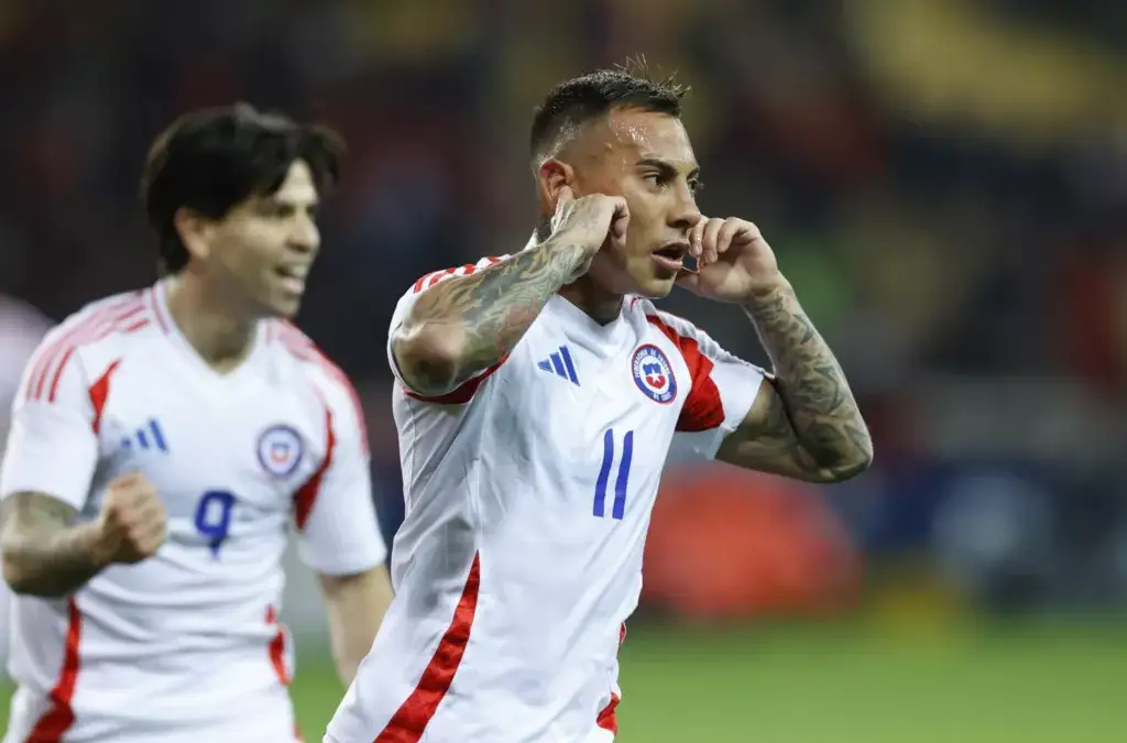 Eduardo Vargas anotó un gol en su regreso a La Roja.