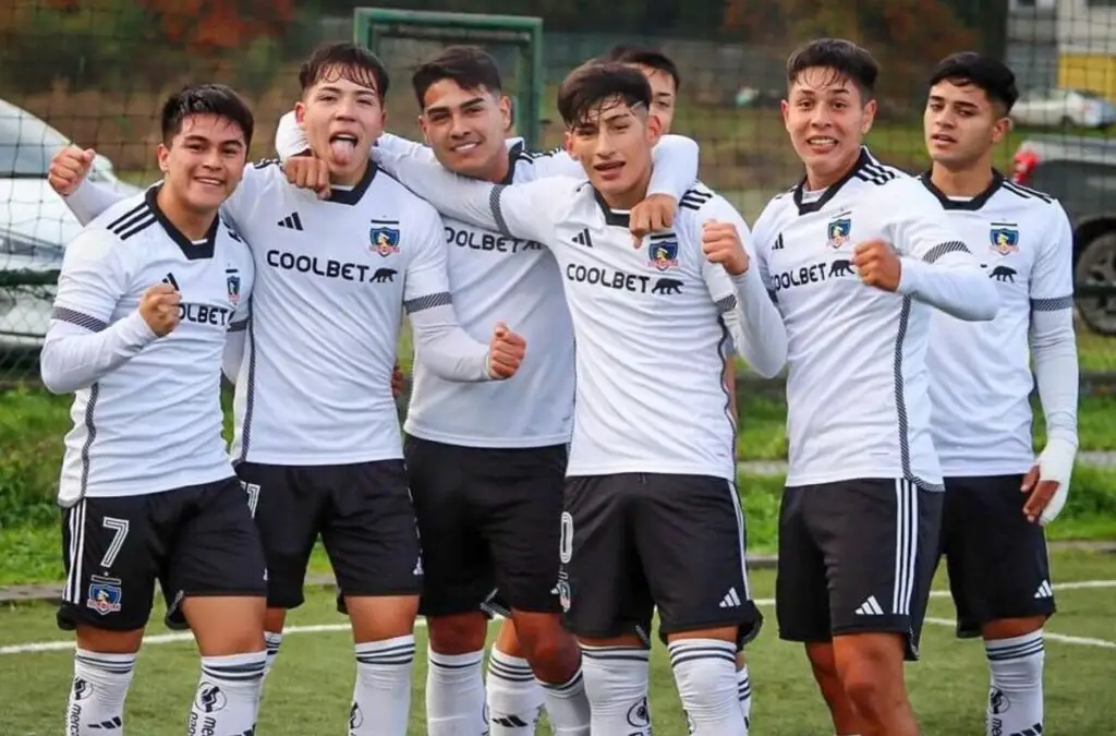 Jorge Almirón llenó de elogios a canteranos de Colo-Colo.