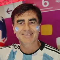 [VIDEO] Gustavo Quinteros se sube a la Scaloneta y celebra el título del Mundial al ritmo de la canción «muchachos»