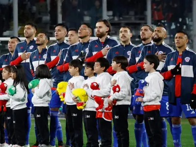 Hinchas arremeten contra futbolista de la Selección Chilena por su partido frente a Colombia: «Eres horrendo»