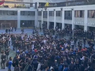 [VIDEOS] Colo-Colo vs Universidad de Chile: Se registran lamentables peleas de estudiantes del Instituto Nacional