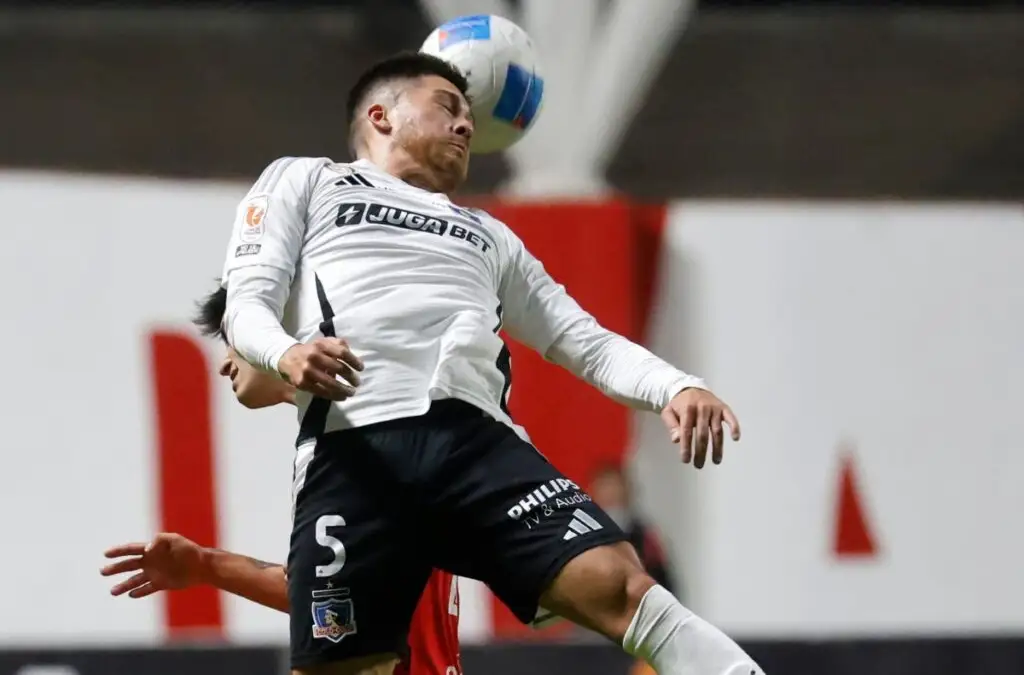 El volante Víctor Felipe Méndez no se logró acomodar en la cancha y salió reemplazado en el segundo tiempo.