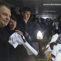 [Video] Aníbal Mosa y Esteban Pavez asistieron al velorio de una las víctimas de la tragedia del Estadio Monumental