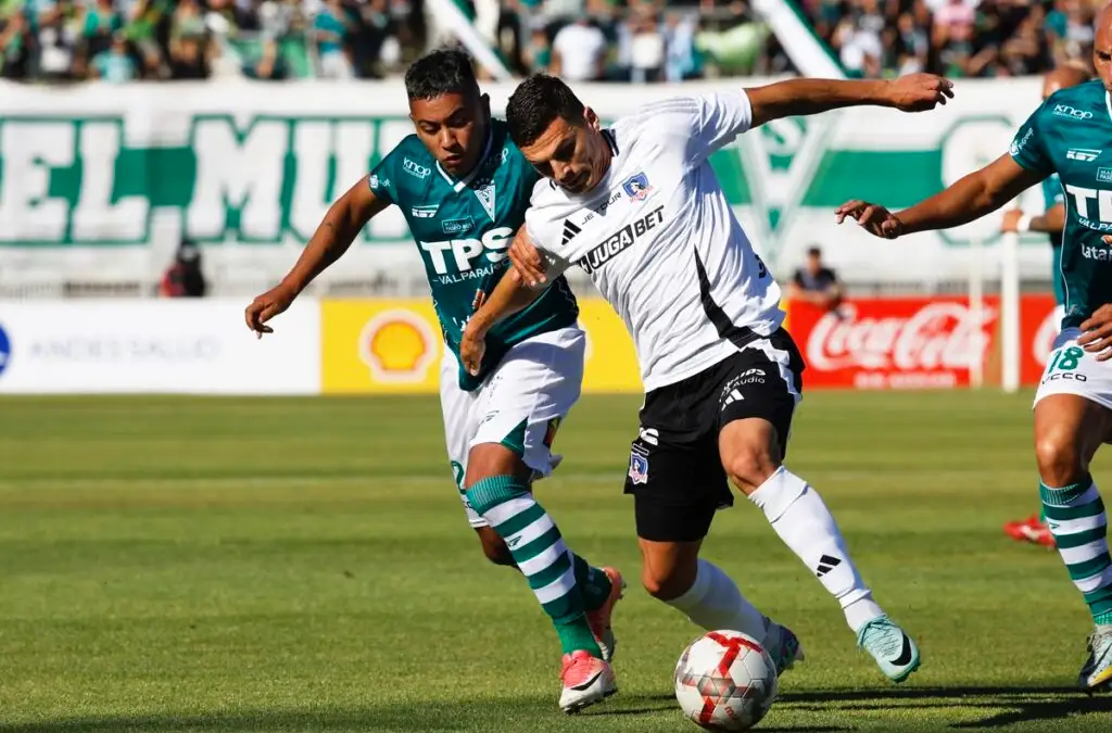 El extremo de 22 años nada pudo hacer ante su ex club. Foto: Martin Thomas/Photosport.