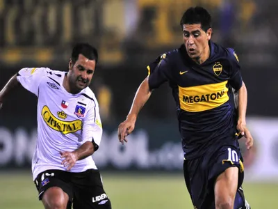 Ahora vuelve como vicepresidente y gerente deportivo: Las veces que Juan Román Riquelme enfrentó a Colo-Colo