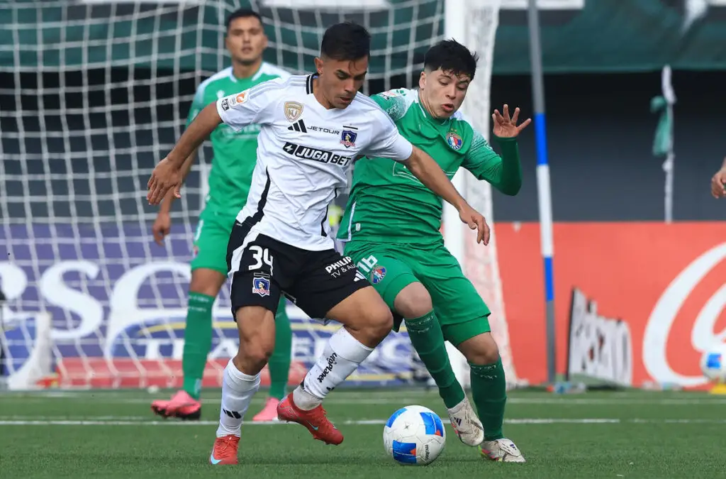 Colo-Colo está enfrentando a Audax Italiano en el Estadio Bicentenario de La Florida.