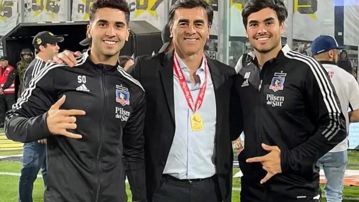 Gustavo Quinteros con sus hijos Sebastián y Rodrigo.