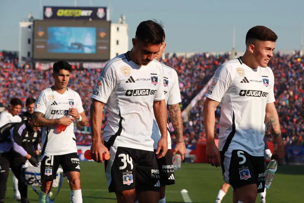 Futbol, Universidad de Chile vs Colo Colo Fecha 7, Liga de Primera 2025 Los jugadores de Colo Colo lamentan la derrota durante un partido de primera division contra Universidad de Chile disputado en el estadio Nacional en Santiago, Chile. 12/07/2025 Felipe Zanca/Photosport Football, Universidad de Chile vs Colo Colo 7th turn, First Division League 2025 Colo Colo players reacst after loosing during a first division match against Universidad de Chile at the Nacional stadium in Santiago, Chile. 12/07/2025 Felipe Zanca/Photosport
