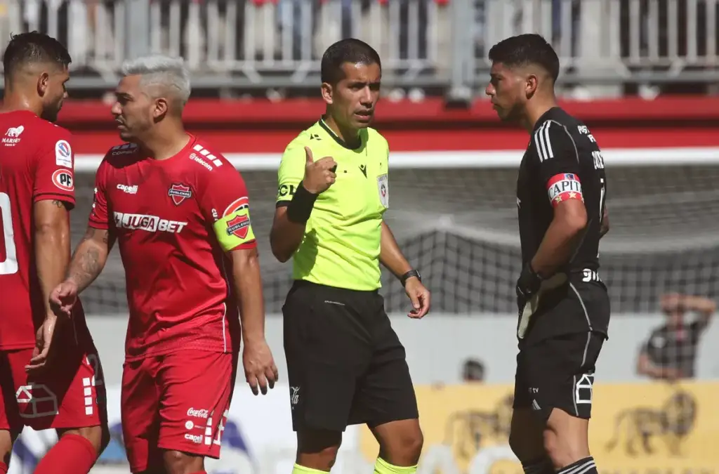 Brayan Cortés fue titular en la goleada sufrida por Colo-Colo ante Ñublense.