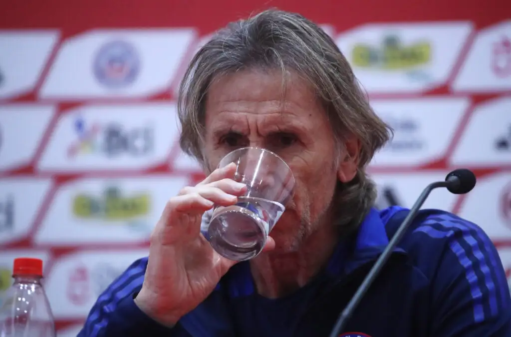 El ‘Tigre’ pasa el trago amargo de su paso por Chile con la gente de su querido Vélez.