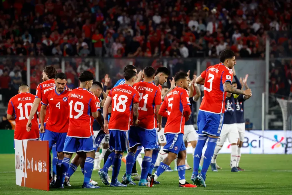 Futbolistas de la Selección Chilena se toman la foto de rigor para enfrentar a Paraguay, cuyo resultado terminó 0-0 por las Eliminatorias Sudamericanas durante el año 2023.