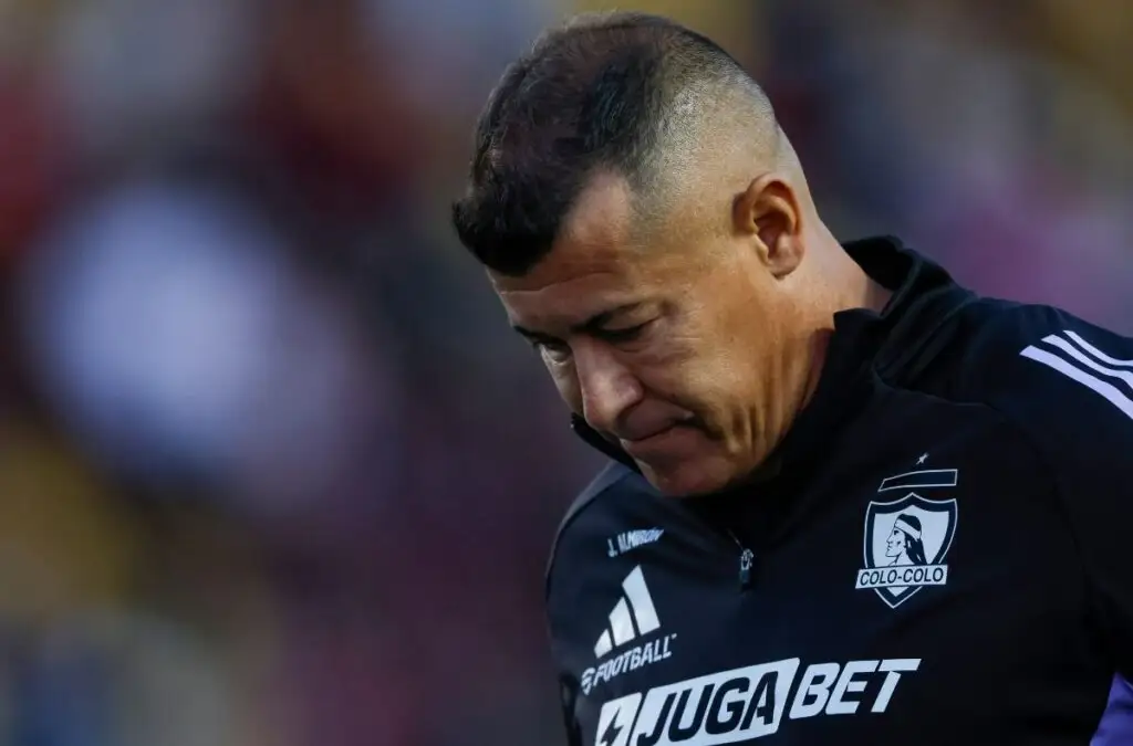 Jorge Almirón deberá ajustar varios aspectos, incluso el trabajo de definición en las pelotas paradas de Colo-Colo.