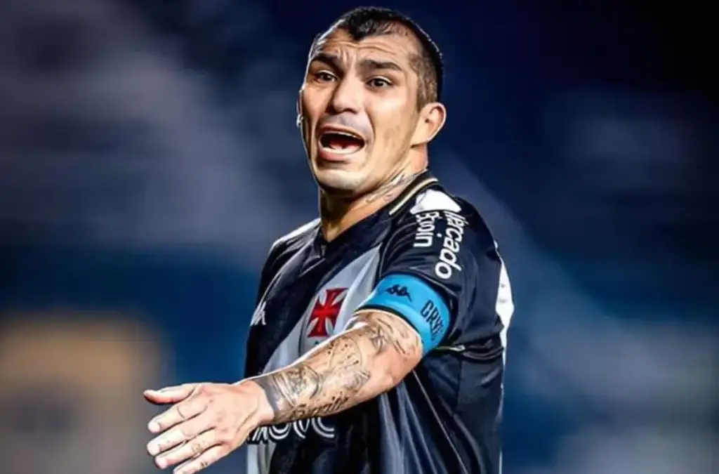 Gary Medel dejó abierta la opción de jugar por Colo-Colo.