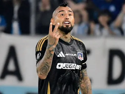 La insólita explicación que Arturo Vidal le dio a Jorge Almirón por su expulsión ante Racing Club