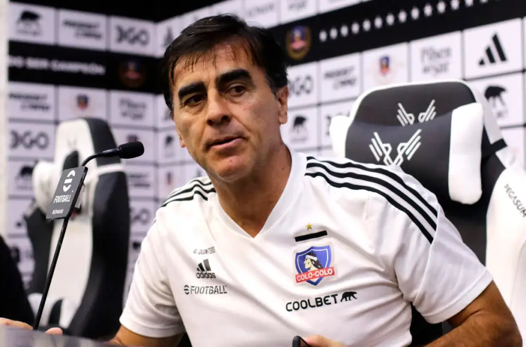 Gustavo Quinteros no tiene asegurada su continuidad en Colo-Colo.