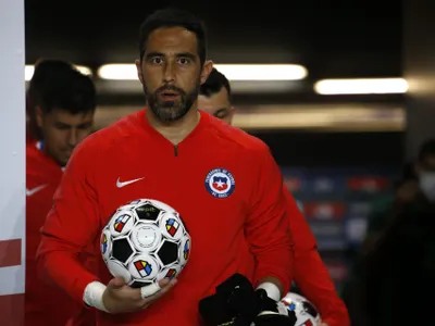Claudio Bravo puso en duda la participación de Chile en la Copa América