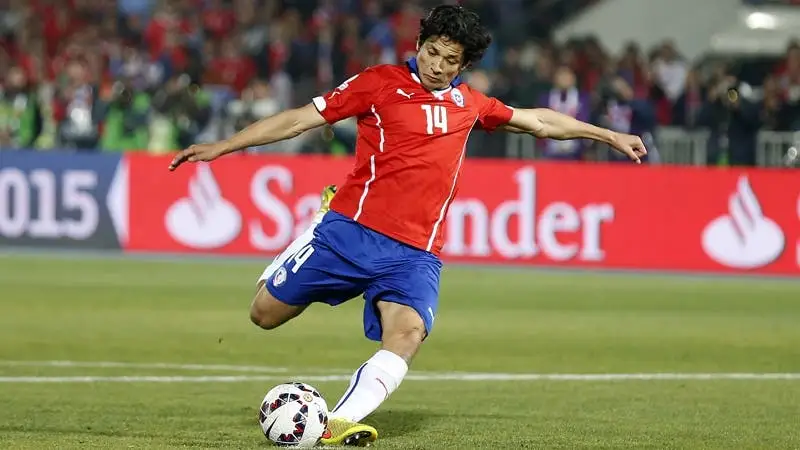 Matías Fernández y Johnny Herrera fueron compañeros en La Roja.