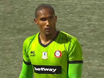 [VIDEO]: Omar Carabalí se lució con tapadón que le permitió a su equipo mantener el arco en cero