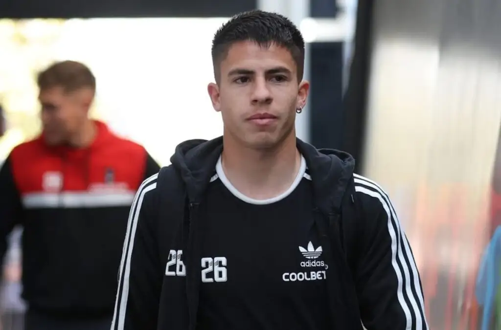 Matías Moya entrando al Estadio Monumental.