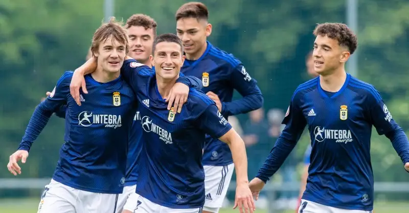Joan Cruz fue titular por primera vez en el Real Oviedo Vetusta.