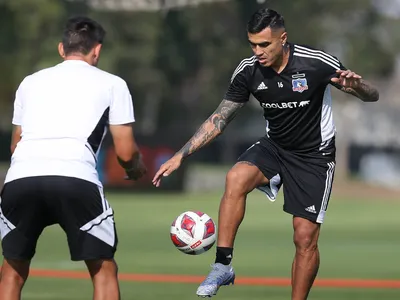 Bajo el intenso calor de Santiago: Así fue el primer día de Darío Lezcano como jugador de Colo-Colo