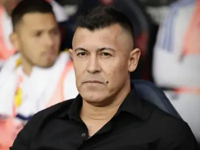 Sólo se mantuvo un miembro: Así quedó conformado el cuerpo técnico de Jorge Almirón en Colo-Colo