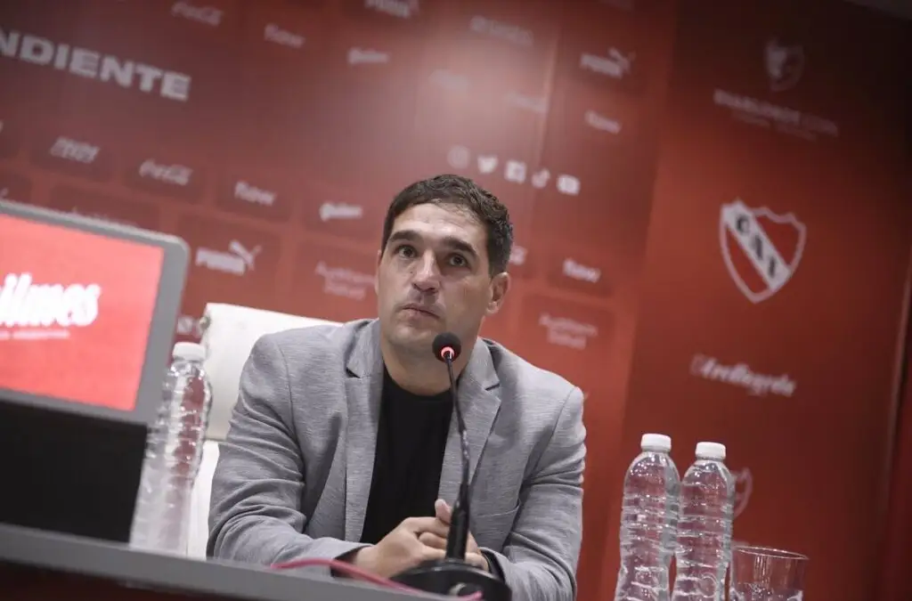 Leandro Stillitano dejó Colo-Colo para vivir su primera experiencia como DT de Independiente.