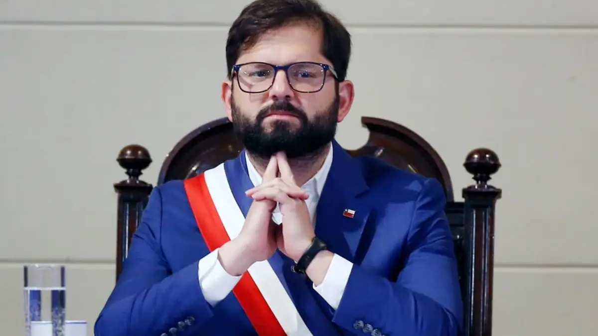 Gabriel Boric expresó su molestia por la suspensión de partidos en el fútbol chileno.