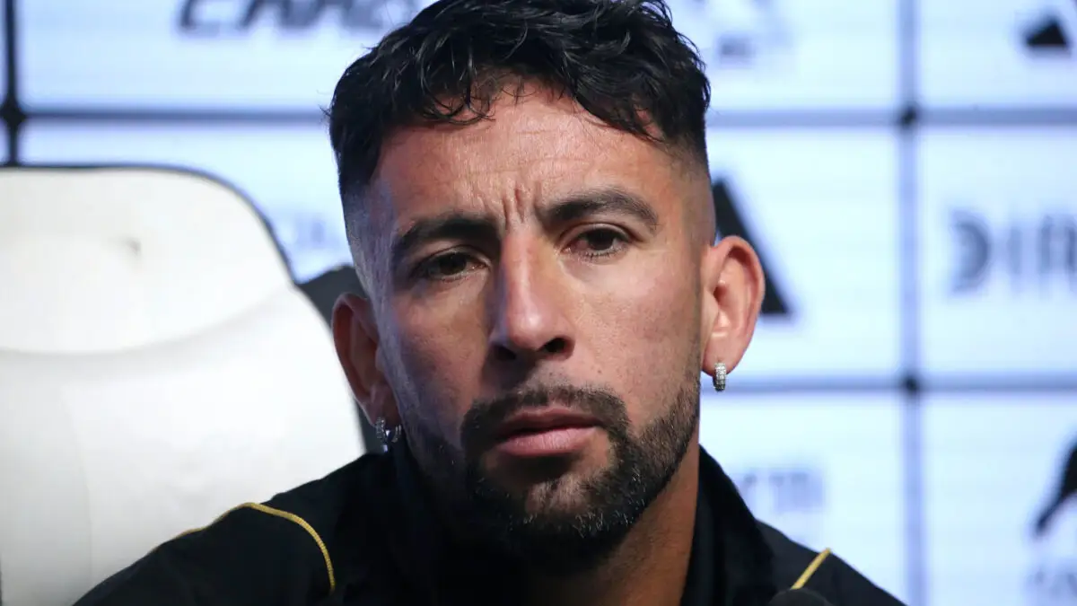Mauricio Isla se perfila como el capitán de la Selección Chilena ante Argentina.