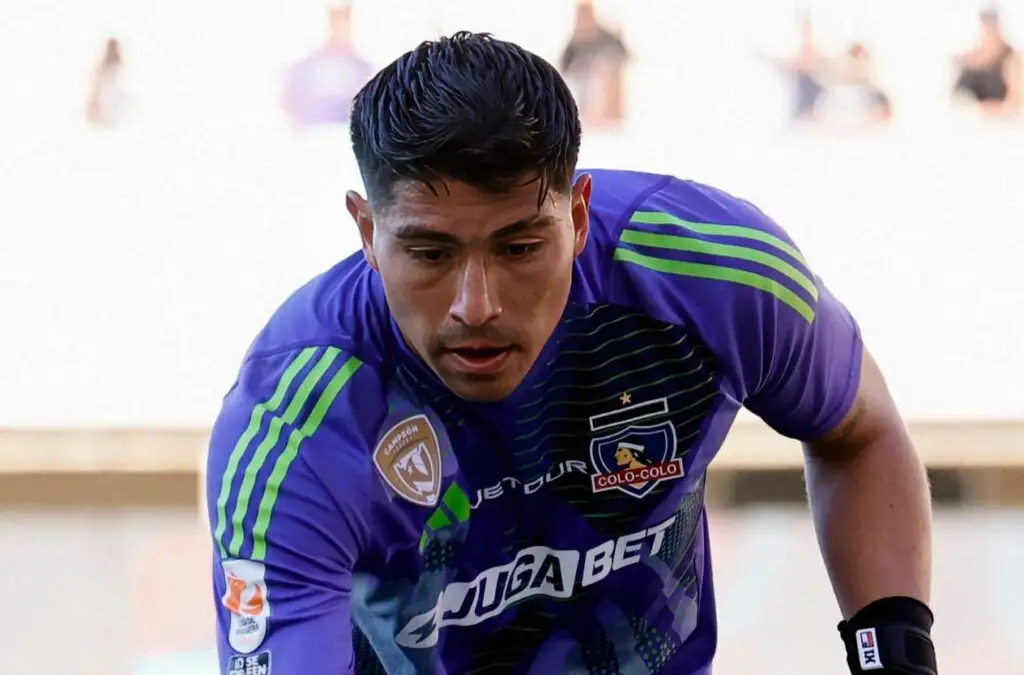 Brayan Cortés quedará fuera de la citación de Colo-Colo por un problema físico.
