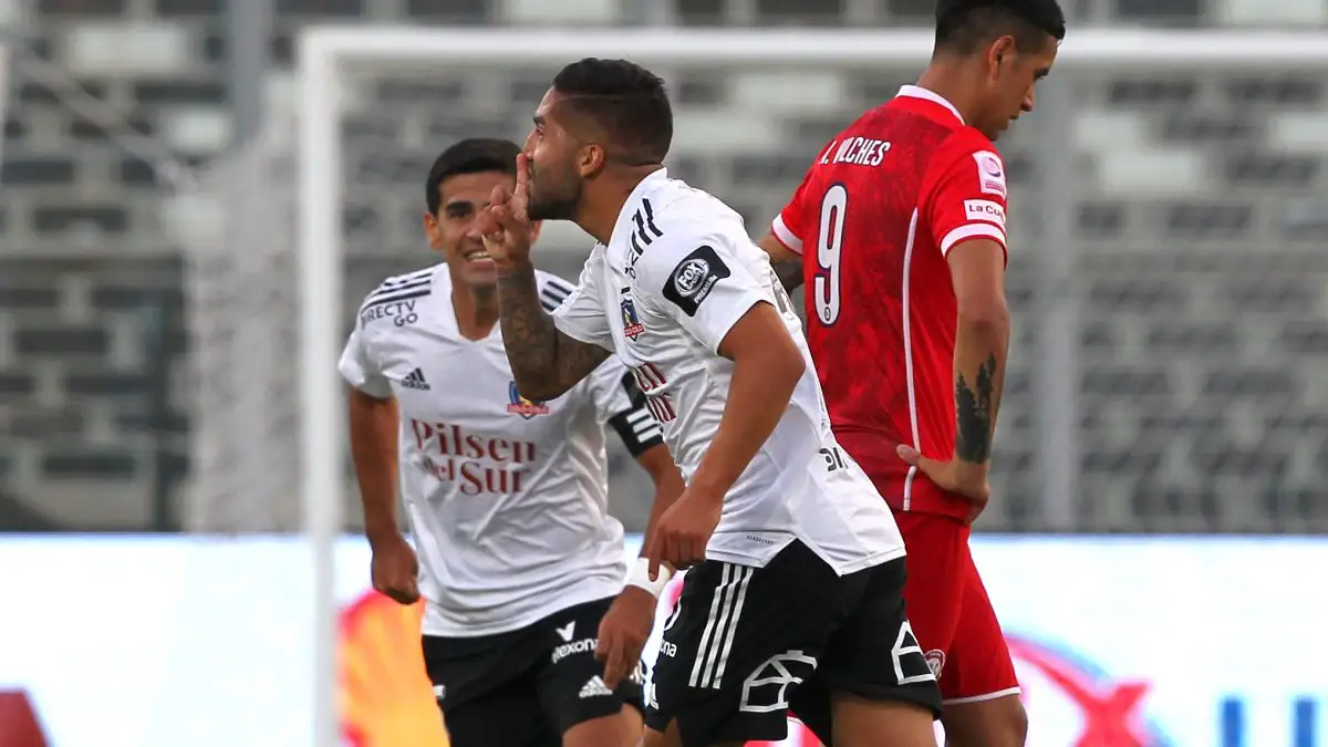 En la temporada pasada, Ignacio Jara fue clave en el triunfo de Colo-Colo sobre Unión La Calera. El volante, que ingresó desde la banca de suplente, anotó el empate mediante un remate de larga distancia y asistió a César Fuentes para el 2-1 final.