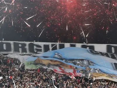 [VIDEOS] El masivo recibimiento de los hinchas al plantel de Colo-Colo en el Estadio Monumental
