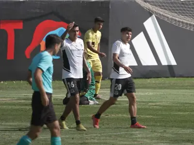 [VIDEO] Con dos Bloopers del arquero rival: Los goles de Colo Colo en la victoria por 5-0 ante Lautaro de Buin