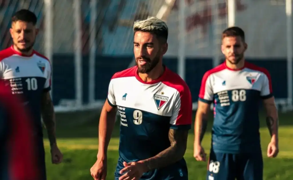 Juan Martín Lucero en sus primeros días con la camiseta de Fortaleza.