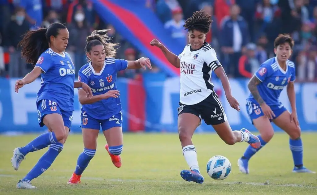 Colo-Colo Femenino se sigue armando para la temporada 2023 y confirmó la renovación de Yusmery Ascanio.