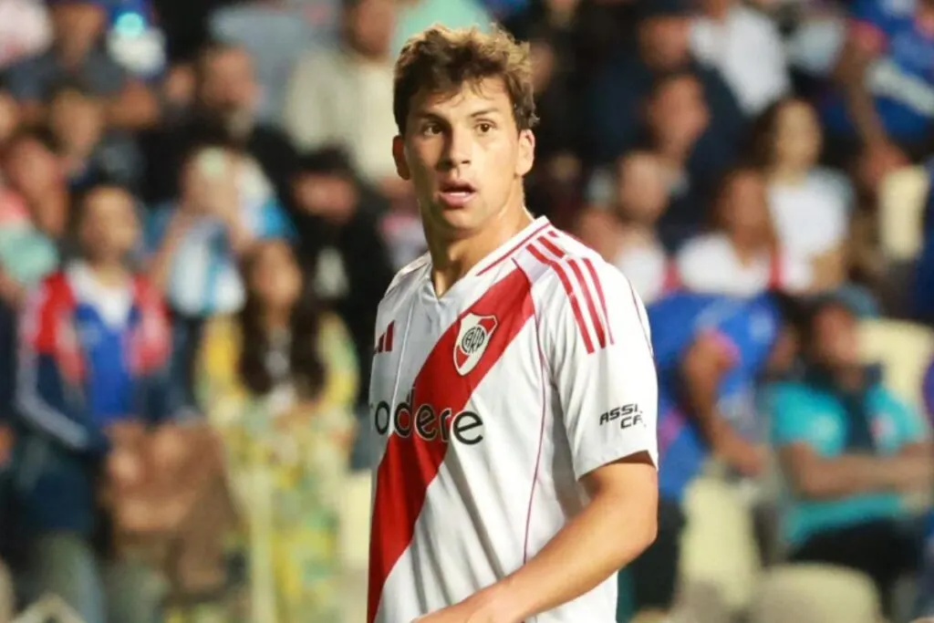 Gonzalo Tapia con la camiseta de River Plate.